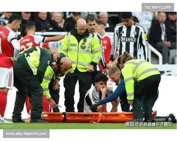 阿森纳球迷客场看报纸调侃比赛沉闷，球队定位球战术引热议